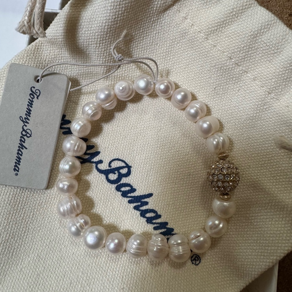 Tommy Bahama White Pearl Bracelet with Gold Bead